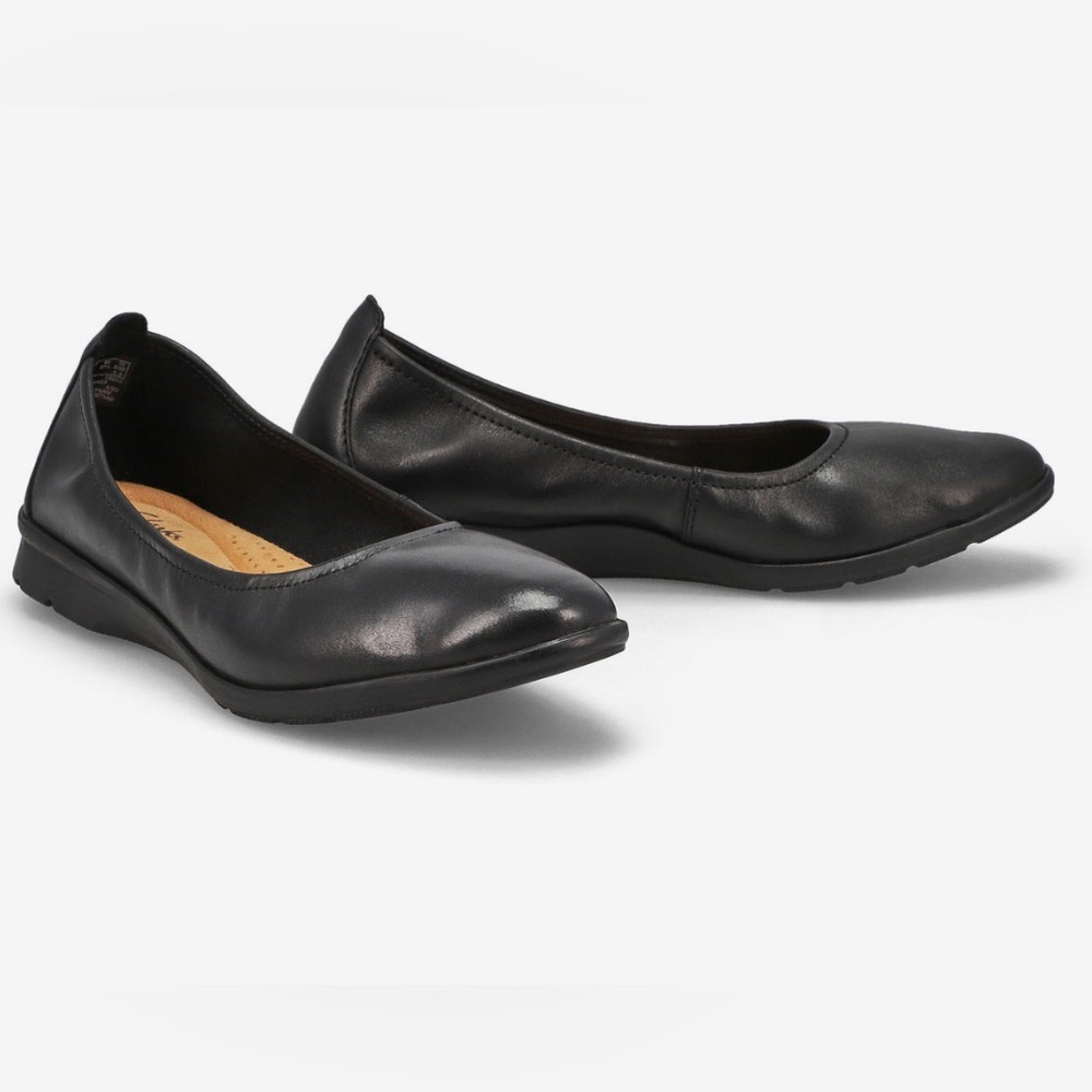 Clark’s Leather Jenette Ease Flats